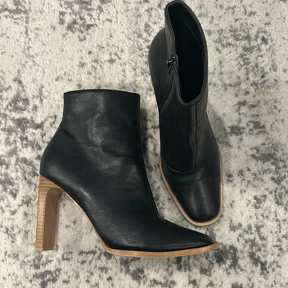 Lulus Ankle Heeled Booties Size 7.5 in Black
